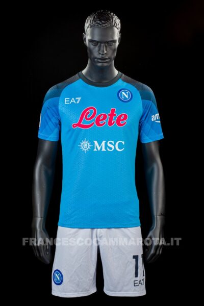 Maglia Gara Maradona Ltd Edition stagione 2021/2022, EA7 Maglietta da  calcio SSC Napoli (L - AZZURRA Maradona LTD)